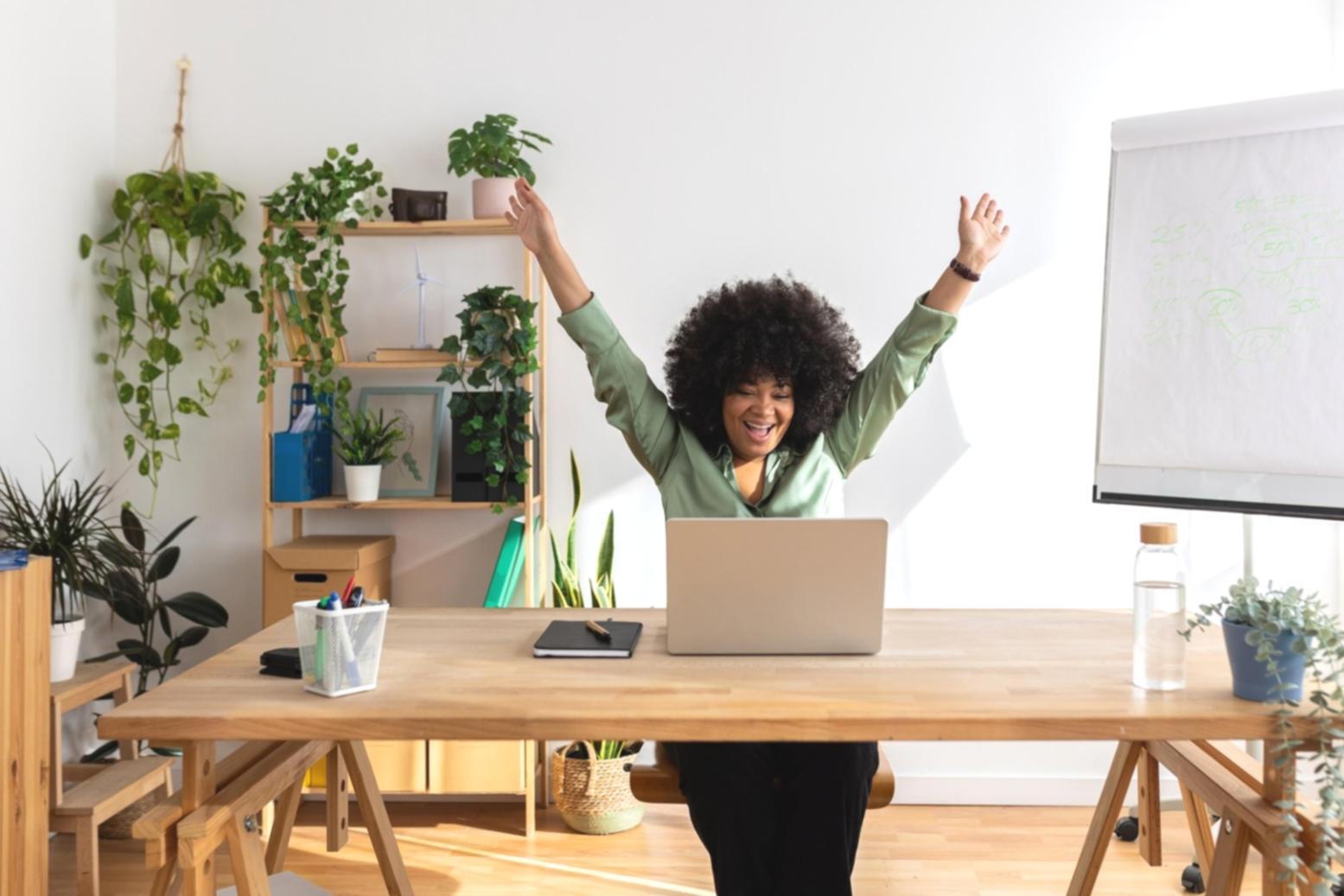 Interaktive Diskussion während eines Live-Webinars mit Chat-Funktionen