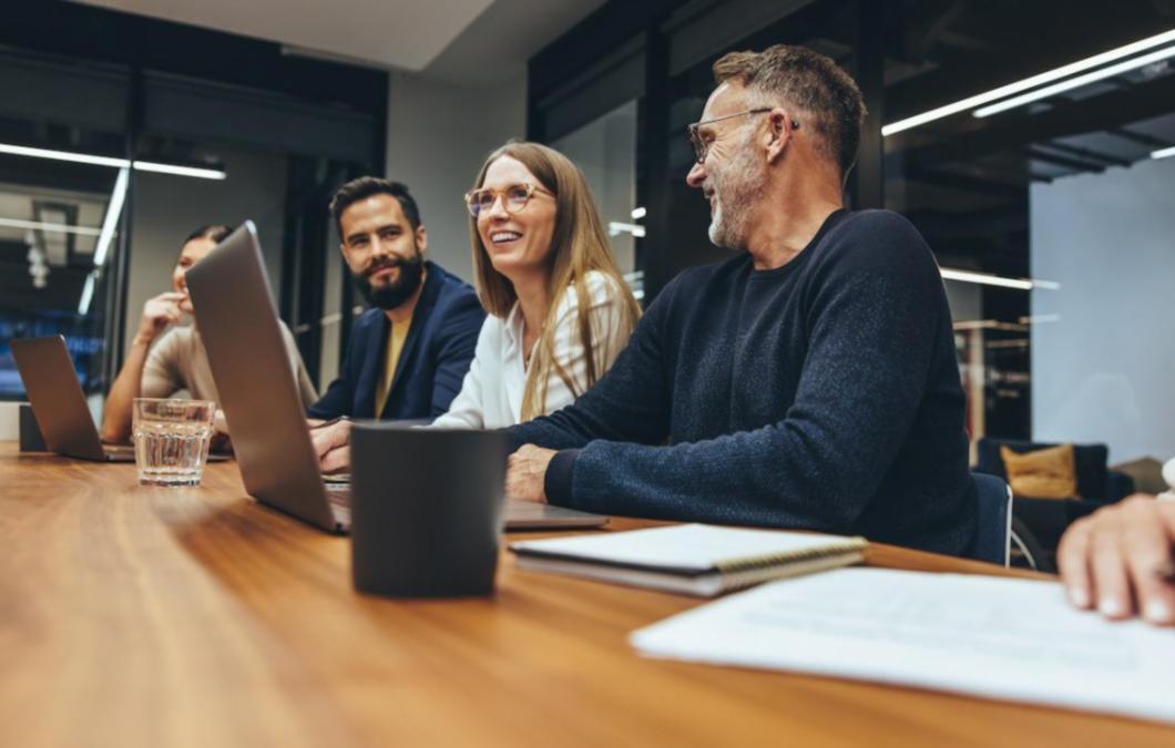 Teilnehmer während einer interaktiven Webinar-Sitzung zur Philosophie